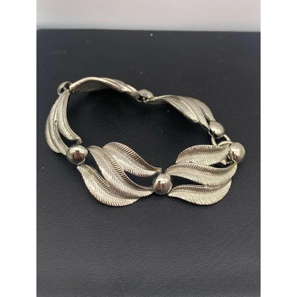 Vintage Coro Pegasus Silver Tone Leaf Panel Link Bracelet